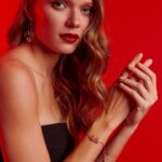 PULSEIRA CORAÇÕES - BANHO OURO AMARELO - Imagem 3