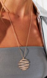 CORRENTE E PINGENTE MANDALA LUXO COM ZIRCONIAS - BANHO EM OURO AMARELO - Imagem 3