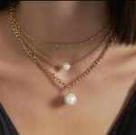 COLAR TRIPLO 3 MALHAS E PÉROLAS - BANHO EM OURO AMARELO