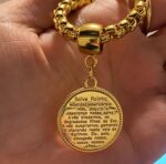 COLAR MALHA PIPOCA COM PINGENTE ORAÇÃO DE SALVE RAINHA - BANHO EM OURO AMARELO - Imagem 2