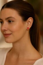 BRINCO CORAÇÃO ESMALTE VERMELHO - RODIO BRANCO - Imagem 2