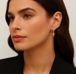 ARGOLA COM PINGENTE CRUZ E ZIRCONIAS - BANHO EM OURO AMARELO - Imagem 2