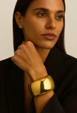 BRACELETE LARGO LISO POLIDO - BANHO EM OURO AMARELO - Imagem 2