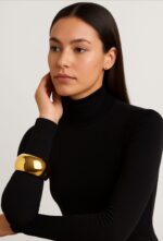 BRACELETE LARGO LISO POLIDO - BANHO EM OURO AMARELO - Imagem 3