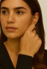 PULSEIRA DE PÉROLAS DELICADAS - BANHO DE OURO AMARELO - Imagem 2